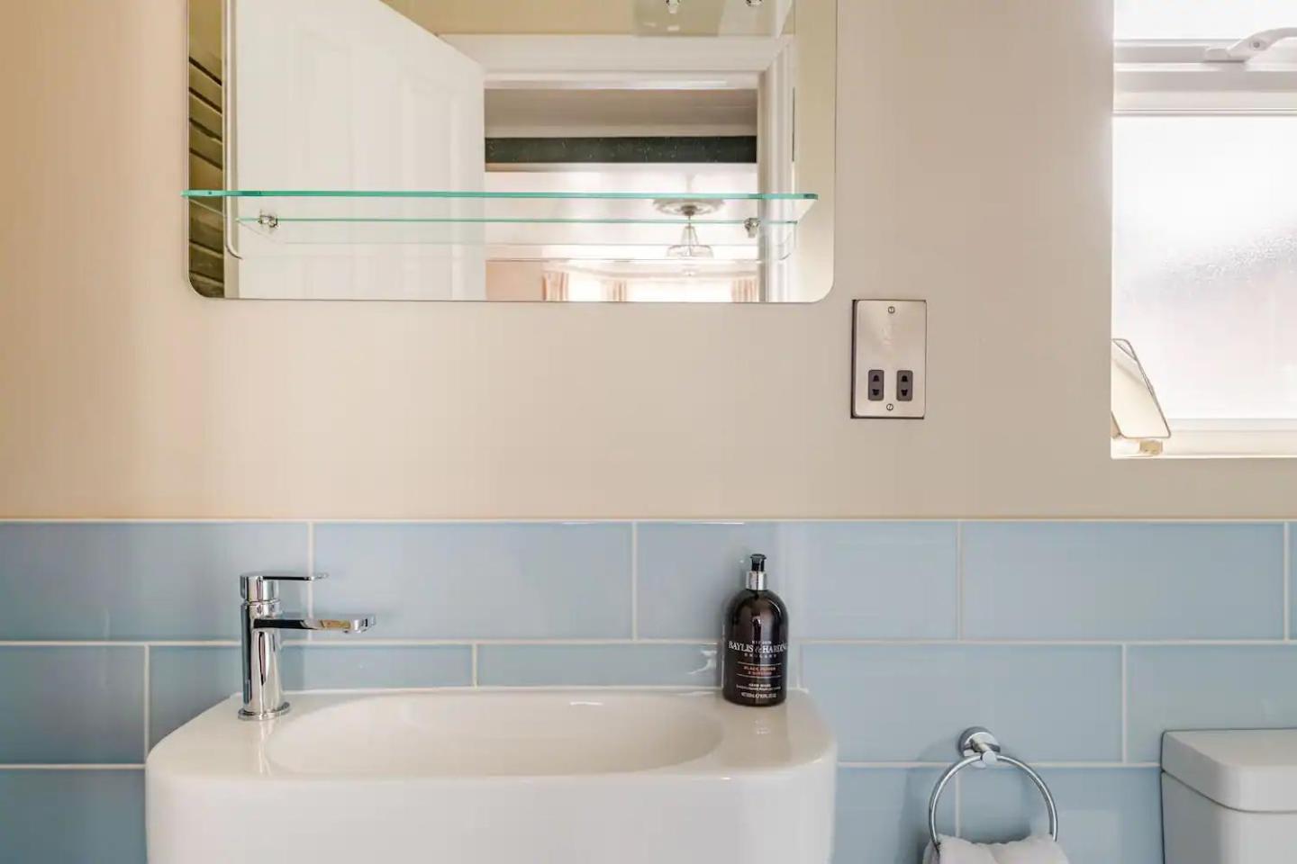 Deco Studio: King Bed, Kitchenette, Stylish & Comfortable Hove Exteriér fotografie